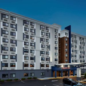 Hampton Inn Newark Airport in Newark