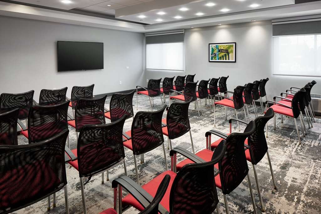 HAMPTON INN NEWARK AIRPORT 131 2 2 2 Updated 2022 Prices   Meeting Room 