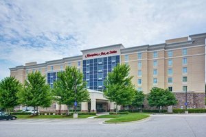Hampton Inn & Suites Raleigh / Crabtree Valley in Raleigh, image may contain: Office Building, City, Urban, Car