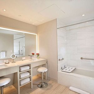 HALL Arts Hotel Dallas, Curio Collection by Hilton in Dallas
