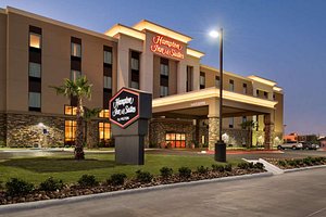Hampton Inn & Suites Corpus Christi in Corpus Christi, image may contain: Hotel, Inn, City, Office Building