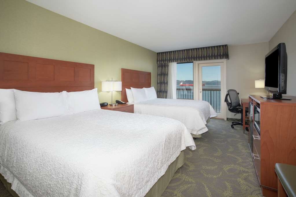 Hotel photo 2 of Hampton Inn & Suites Astoria.