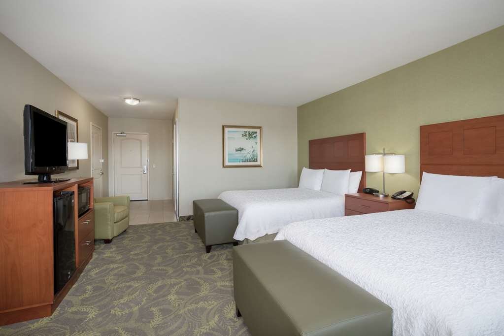 Hotel photo 1 of Hampton Inn & Suites Astoria.