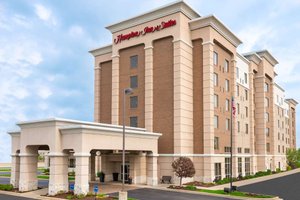 Hampton Inn & Suites Cleveland-Beachwood in Beachwood, image may contain: Hotel, Office Building, City, Urban