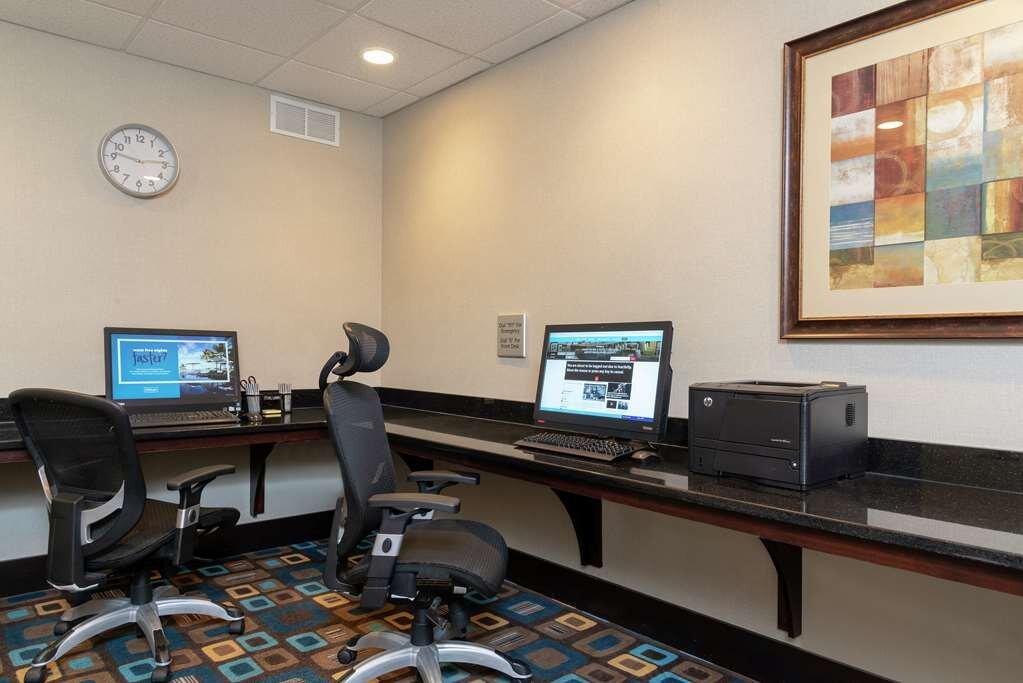 HAMPTON INN & SUITES CLEVELAND-AIRPORT/MIDDLEBURG HEIGHTS $116 ...