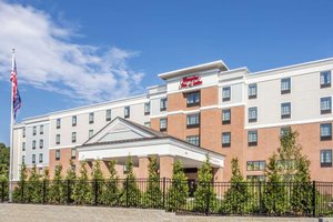Hampton Inn & Suites Yonkers Westchester in Yonkers, image may contain: Hotel, City, Urban, Inn