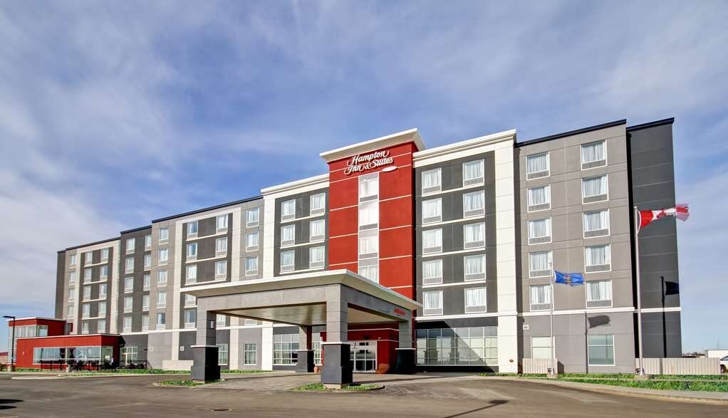 HAMPTON INN & SUITES BY HILTON MEDICINE HAT 101 (̶1̶1̶5̶) Updated