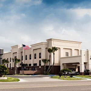 Hampton Inn & Suites Harlingen in Harlingen, image may contain: Office Building, Hotel, Shopping Mall, City