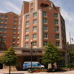 Hampton Inn & Suites Arlington Crystal City DCA in Arlington, image may contain: City, Condo, Urban, Office Building