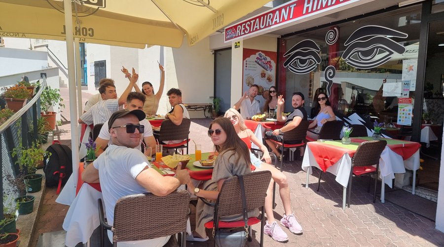 Lunch time 🍾🍽️
