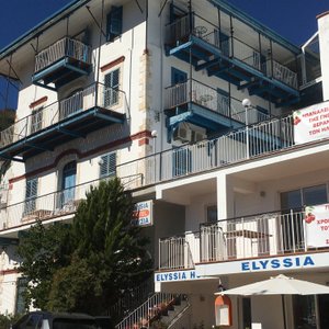the outside of the hotel 