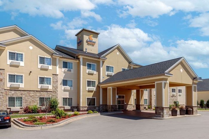 COMFORT SUITES JOHNSON CREEK CONFERENCE CENTER $95 ($̶1̶0̶1̶) - Updated ...