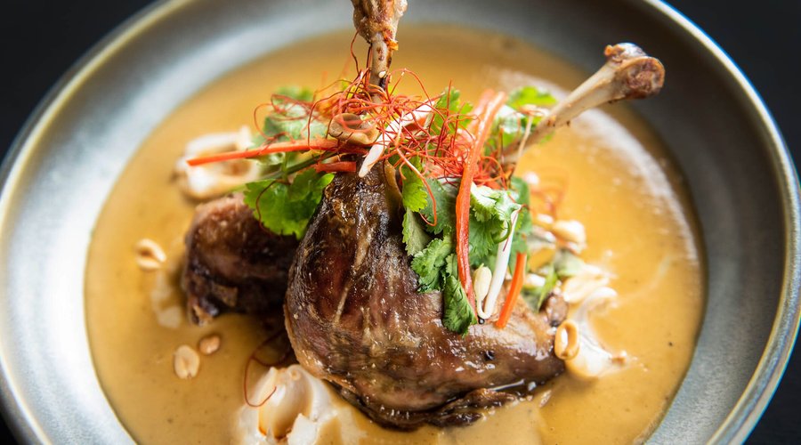 PENANG DUCK CURRY
Caramel pumpkin, roasted peanuts, lychee, chilli, coriander, jasmine rice