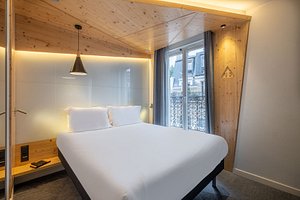 Hôtel Urban Bivouac in Paris, image may contain: Interior Design, Indoors, Bed, Hotel