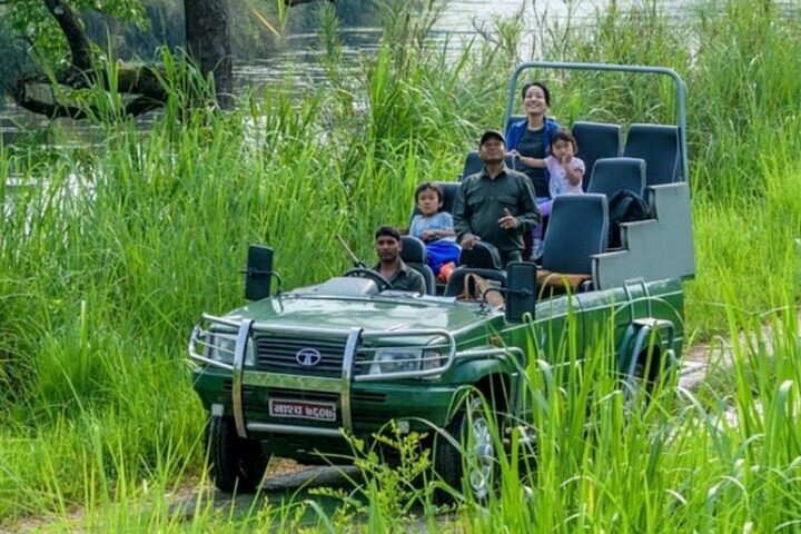 chitwan national park jeep safari