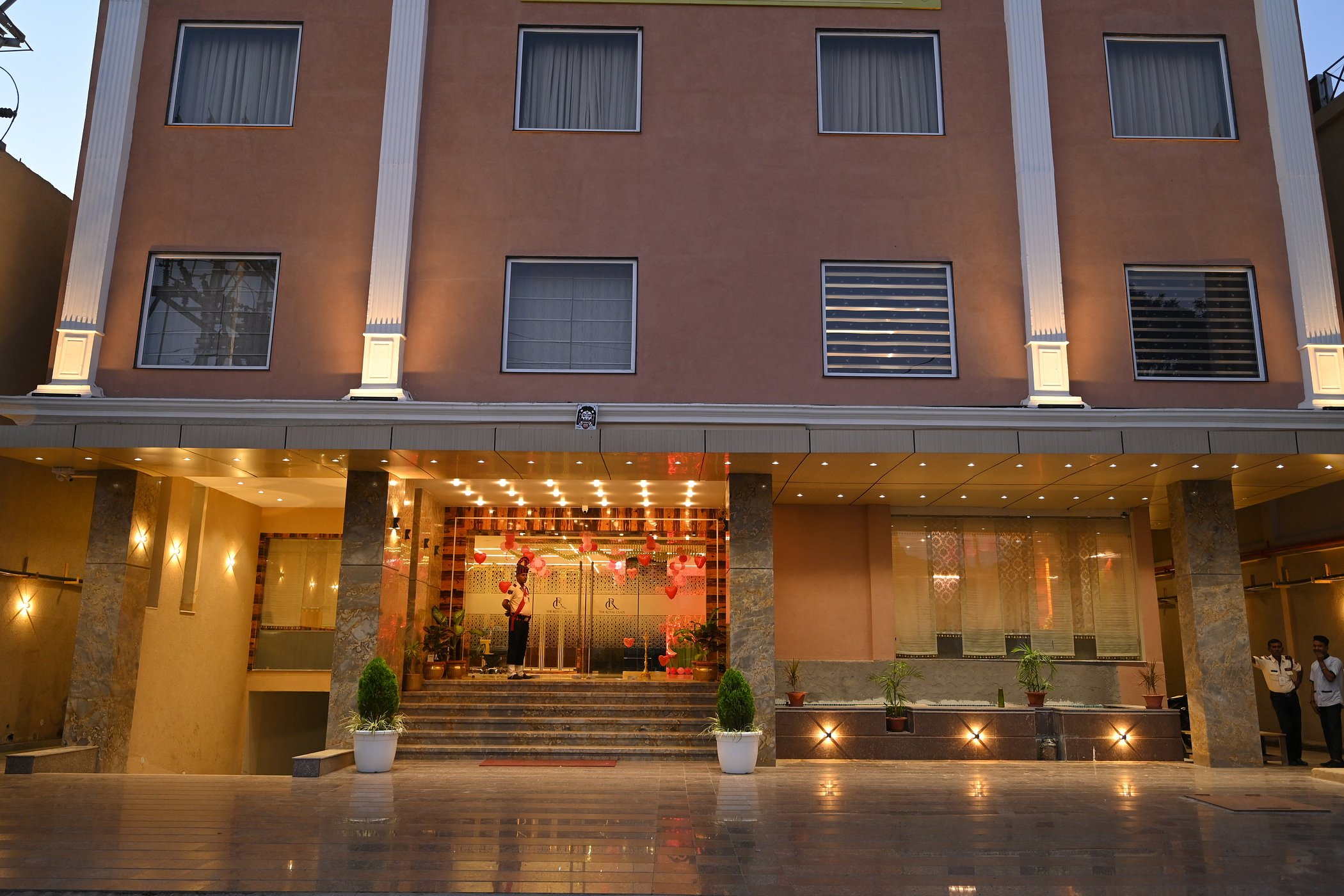 ROYAL CLASS image