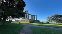 Edimburgo, de Calton Hill, de Uma viagem pela Grã-Bretanha empreendida  entre os anos de 1814 e 1825, publicada em 1829