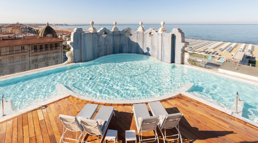 Rooftop pool