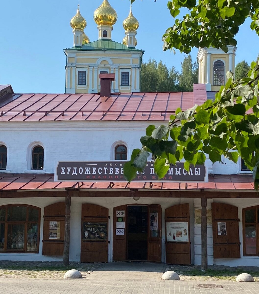 Троицкая и Введенская церкви в Плесе