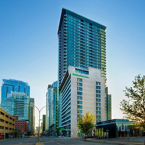 Holiday Inn & Suites is located in the heart of downtown Montreal