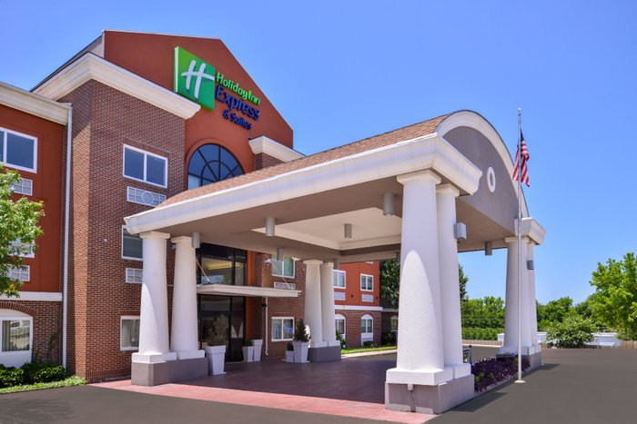 Holiday Inn Express & Suites Elgin, An Ihg Hotel $116 ($̶1̶2̶9̶ 