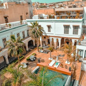 Jardin piscine Riad Mayfez Suites & Spa