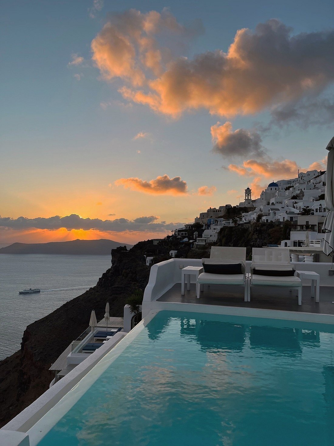 Katikies Chromata Santorini - Updated 2024 Prices & Hotel Reviews ...