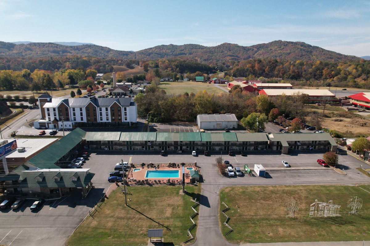 MOUNTAIN BREEZE MOTEL - Updated 2024 Prices & Reviews (Pigeon Forge, TN)