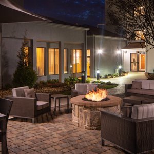 Outdoor Patio & Firepit