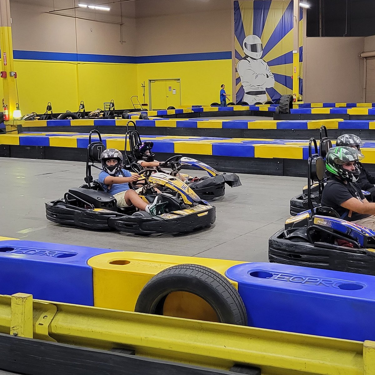 Speed racer and Go-Karts, ice cream, weekend vibes and more. Weekly zvolg