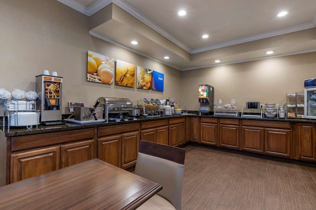 COMFORT INN & SUITES WATERLOO - Updated 2024 Prices & Hotel Reviews (IA)