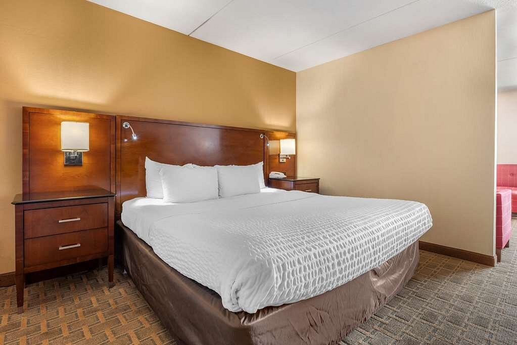 Clarion Hotel Marina & Conference Center - UPDATED Prices, Reviews & Photos  (Dunkirk, NY) - Tripadvisor