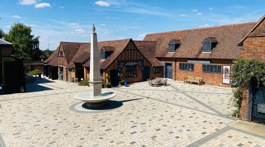 Stable Yard with independent shops