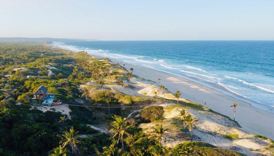The Travessia Suspension Bridge, a masterpiece of southafrican engineering,  connects out Pool Lounge with the beach and gives true meaning to our name "Travessia" which is Portuguese for "Crossing Over"...