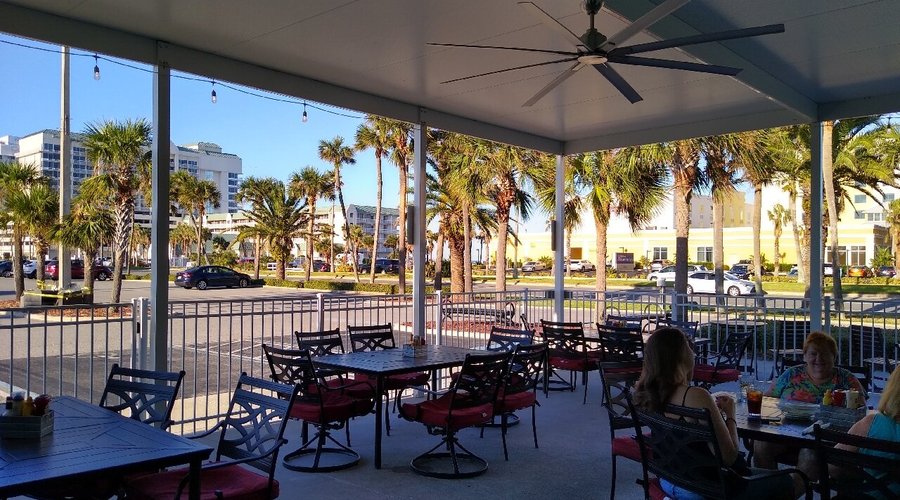 Big Tuna's Beach Beach Bar & Grill