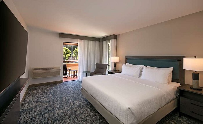 https://dynamic-media-cdn.tripadvisor.com/media/photo-o/26/af/f4/50/guest-room.jpg?w=700&h=-1&s=1