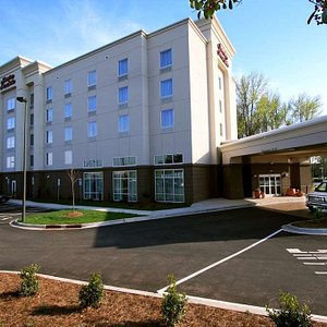 Hampton Inn & Suites Charlotte Airport in Charlotte, image may contain: Hotel, City, Office Building, Condo