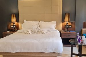 Room & Suite