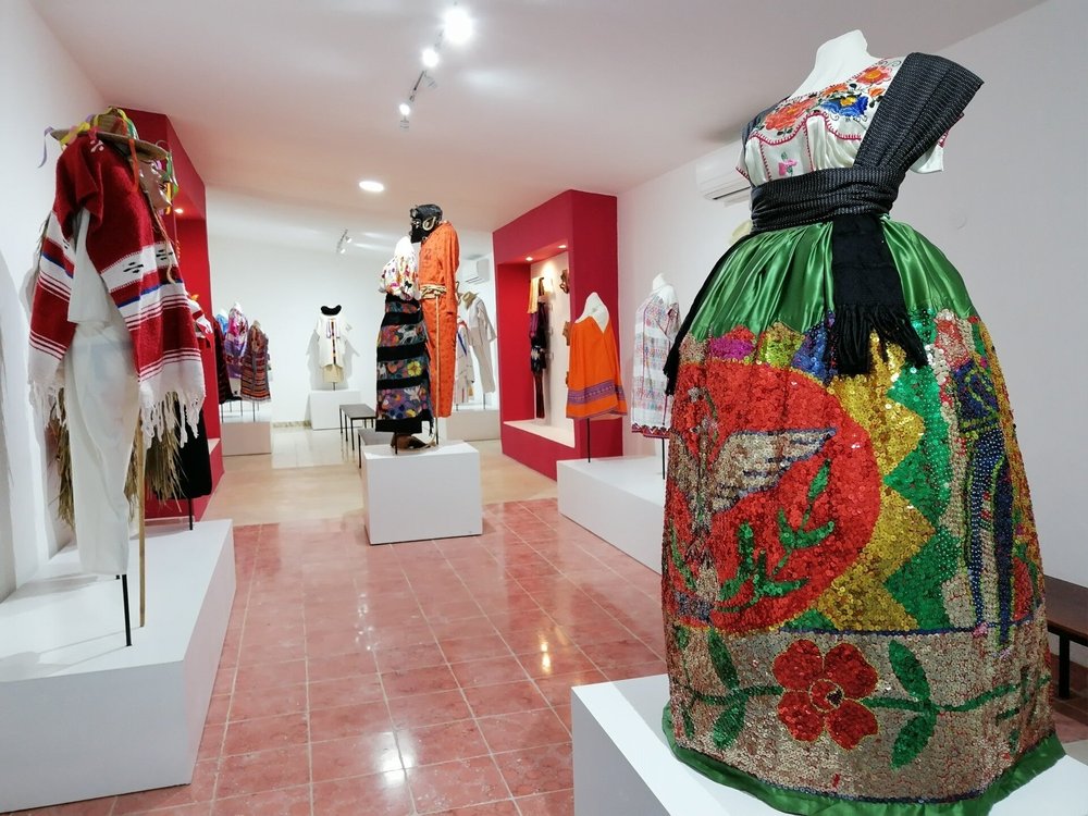 Galeria Mexico Diverso del Museo de Ropa Étnica de México A.C. --MUREM Diverse Mexico Gallery at the Museo de Ropa Ëtnica de México A.C.--MUREM