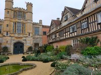 is coughton court dog friendly