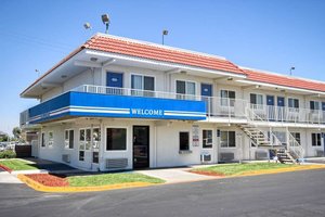 Motel 6 Fresno - Blackstone South in Fresno, image may contain: Hotel, Building, Architecture, Motel