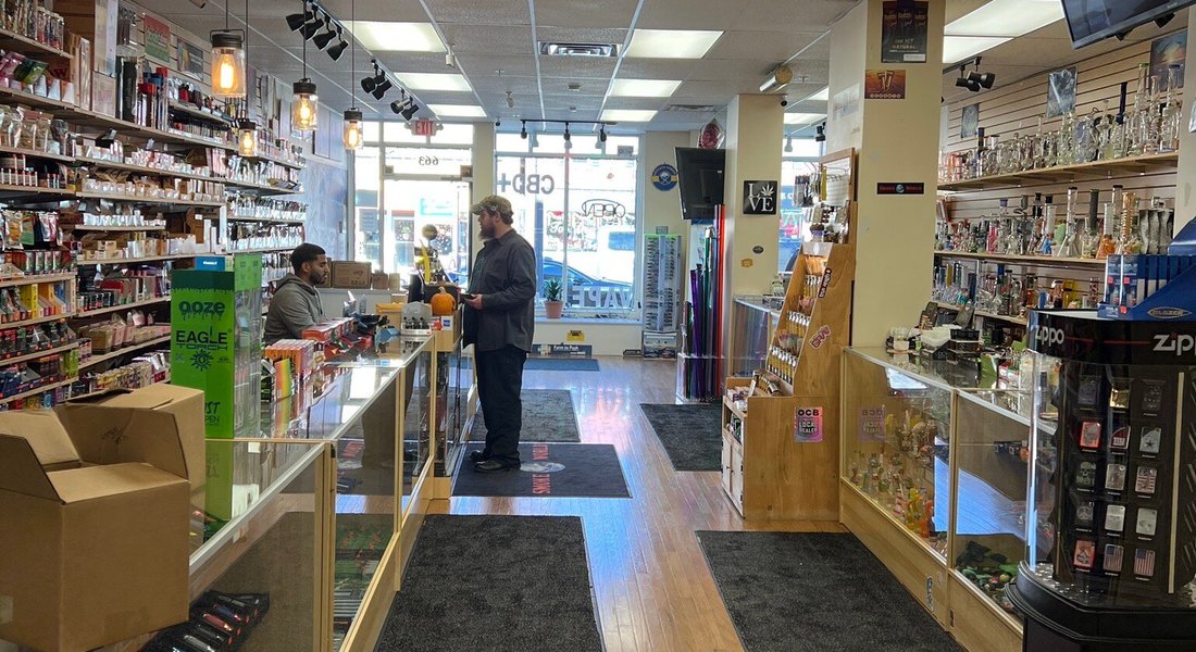 Smoke World Smoke and Vape Shop - 이스트 아우로라 - Smoke World Smoke and Vape Shop의 리뷰 - 트립어드바이저