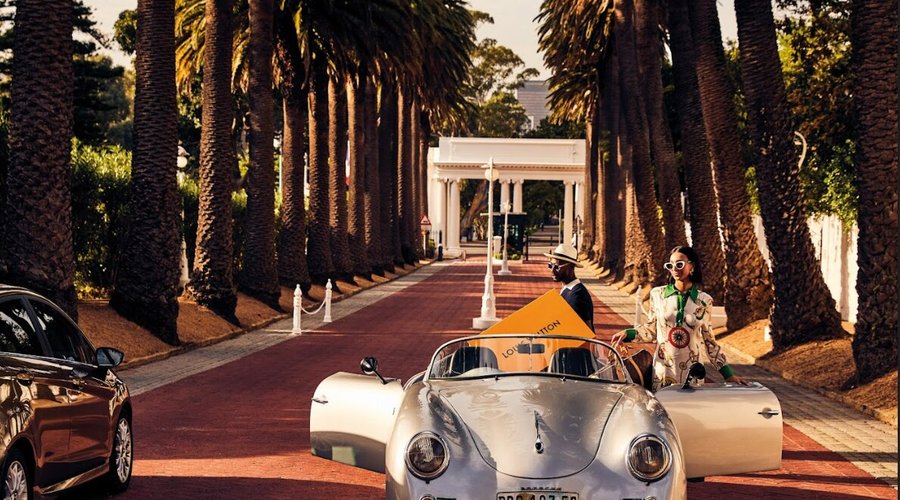 Entrance in Palm Alley