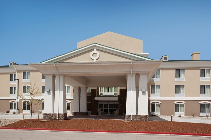 HOLIDAY INN EXPRESS & SUITES LAMAR $111 ($̶1̶3̶4̶) - Prices & Hotel ...