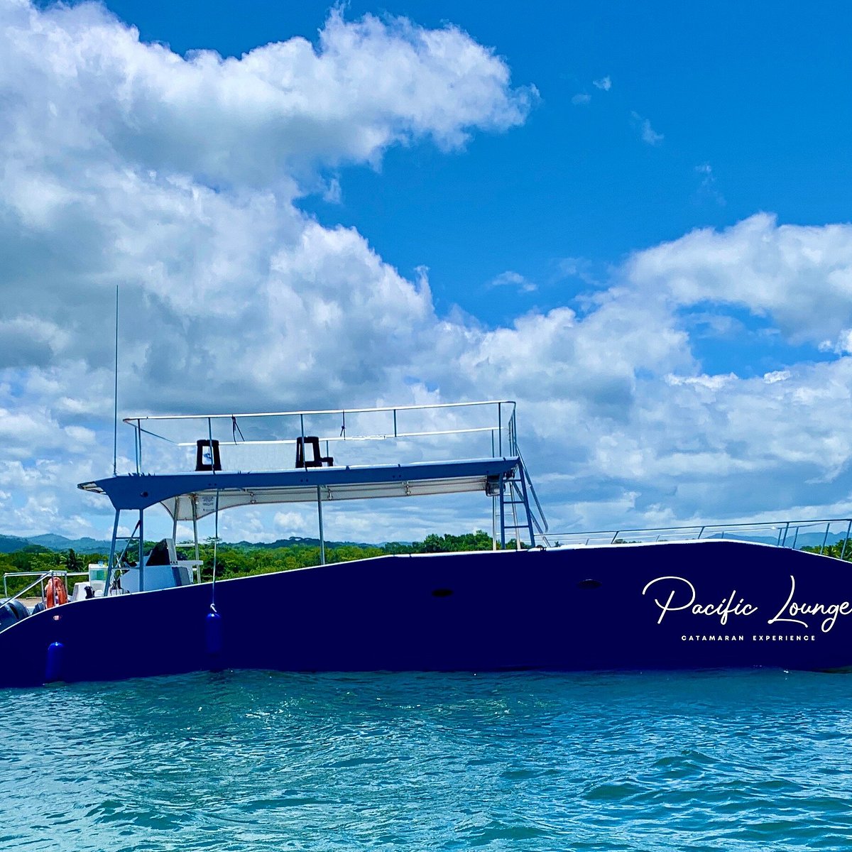 catamaran in tamarindo