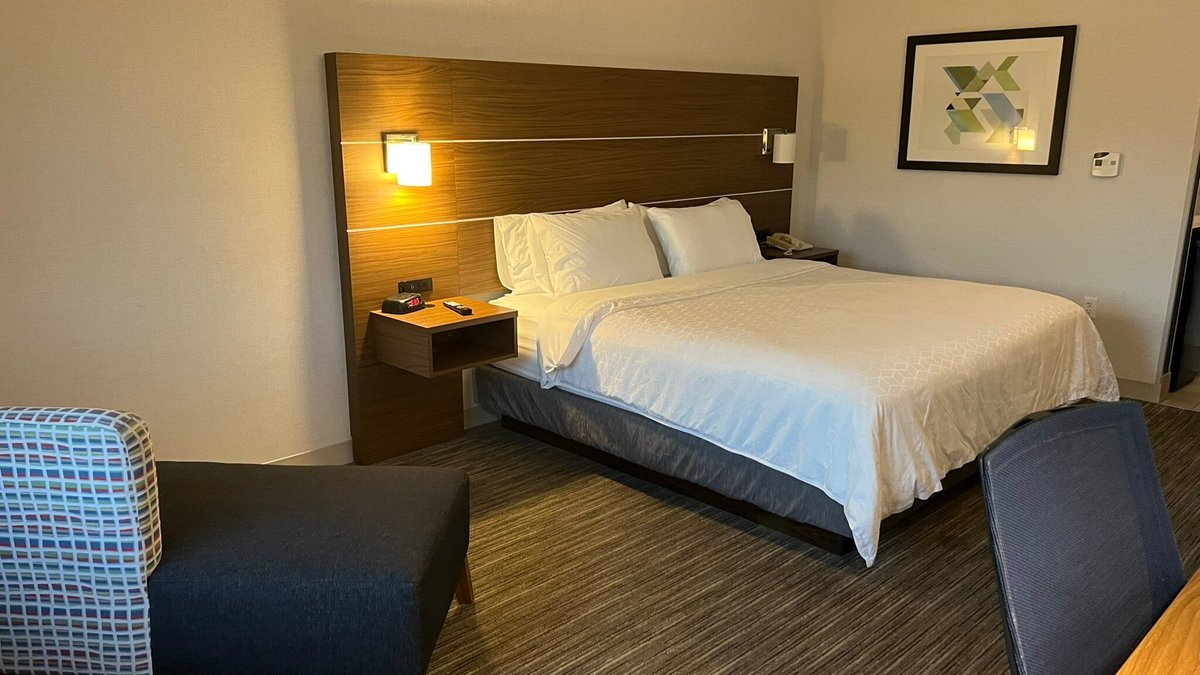 HOLIDAY INN EXPRESS & SUITES SACRAMENTO AIRPORT NATOMAS, AN IHG HOTEL ...