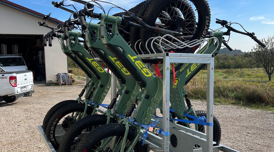 Initiez-vous à la trottinette tout terrain et partez en balade dans les vignes et forets.
