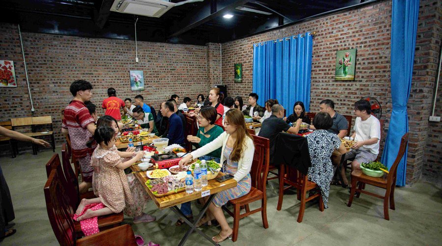 Thực khách tại nhà hàng 