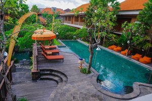 Bể bơi & Bãi biển