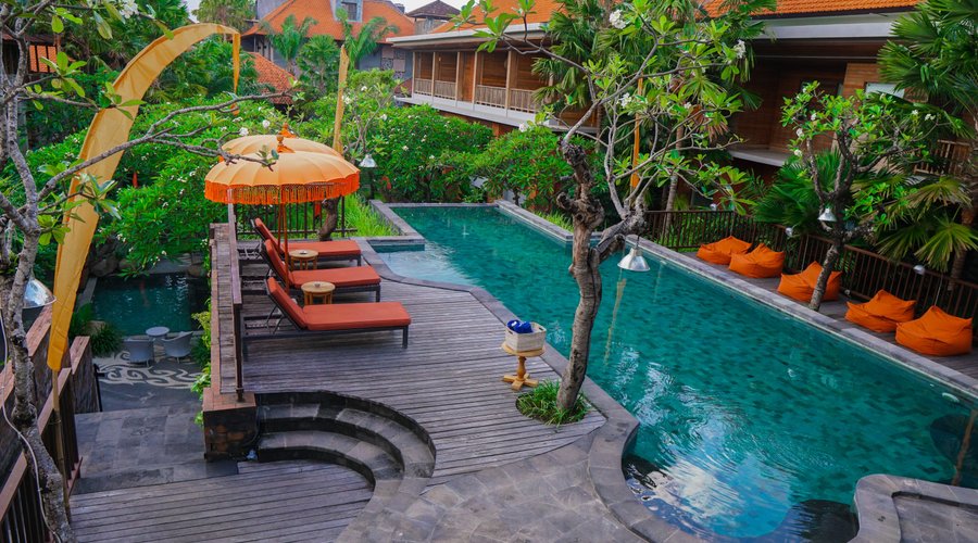 Sande pool lounge and Bar